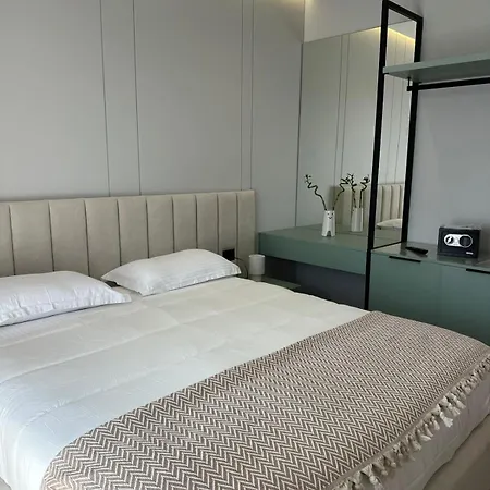 Sissy & Bros * ساراندا