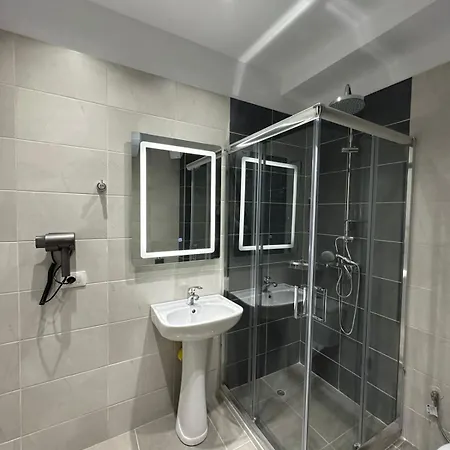 Sissy & Bros ساراندا