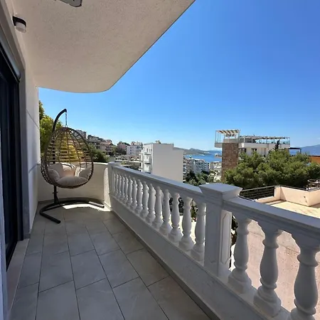 Sissy & Bros * ساراندا