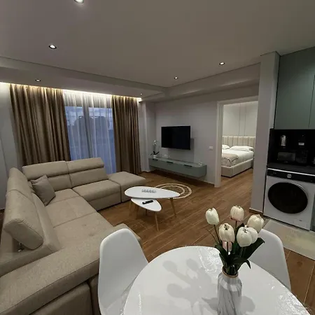 Sissy & Bros * ساراندا