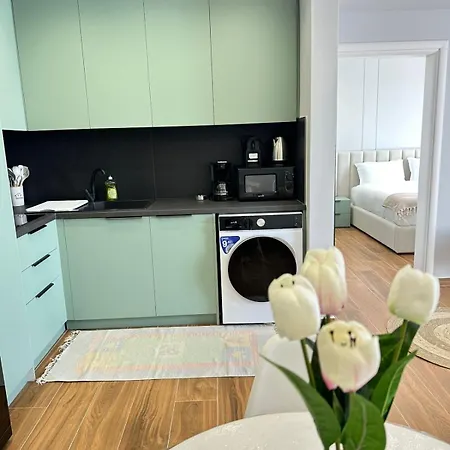 Sissy & Bros Sarande