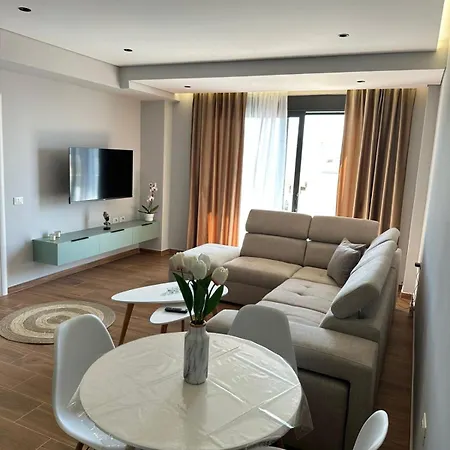 Sissy & Bros * Sarande