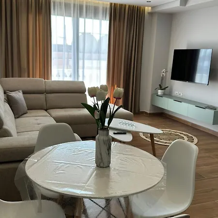 Sissy & Bros * Sarande